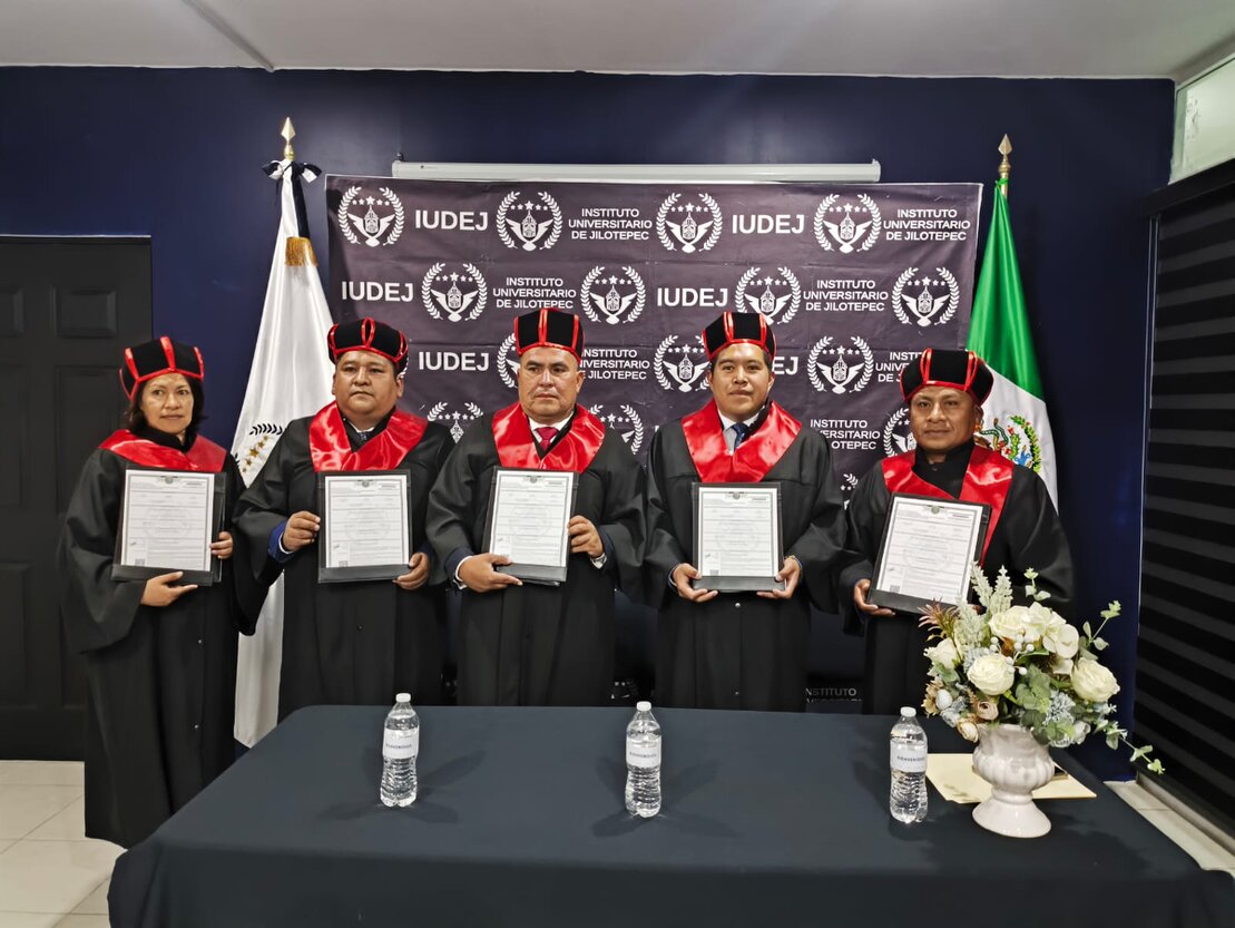 Profesionales cursando una maestría en educación